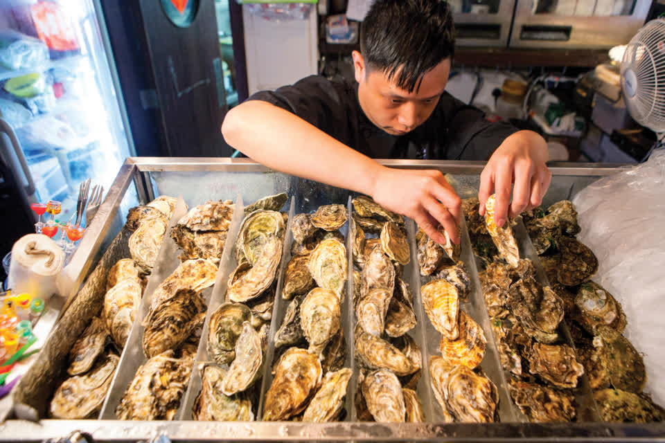 More types of seafood such as oyster is available in Link REIT Lok Fu Market after renovation.