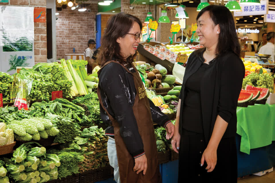 "Shoppers visit our markets not just to buy fresh fruit, but to chat with the stallholders." Peionie Kong, Director of Asset Management of Link REIT