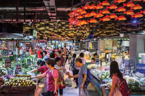 In the renovated fresh markets, Link REIT uses dfferent kinds of lighting for different sorts of fresh produce. In the renovated fresh markets, Link REIT uses dfferent kinds of lighting for different sorts of fresh produce.