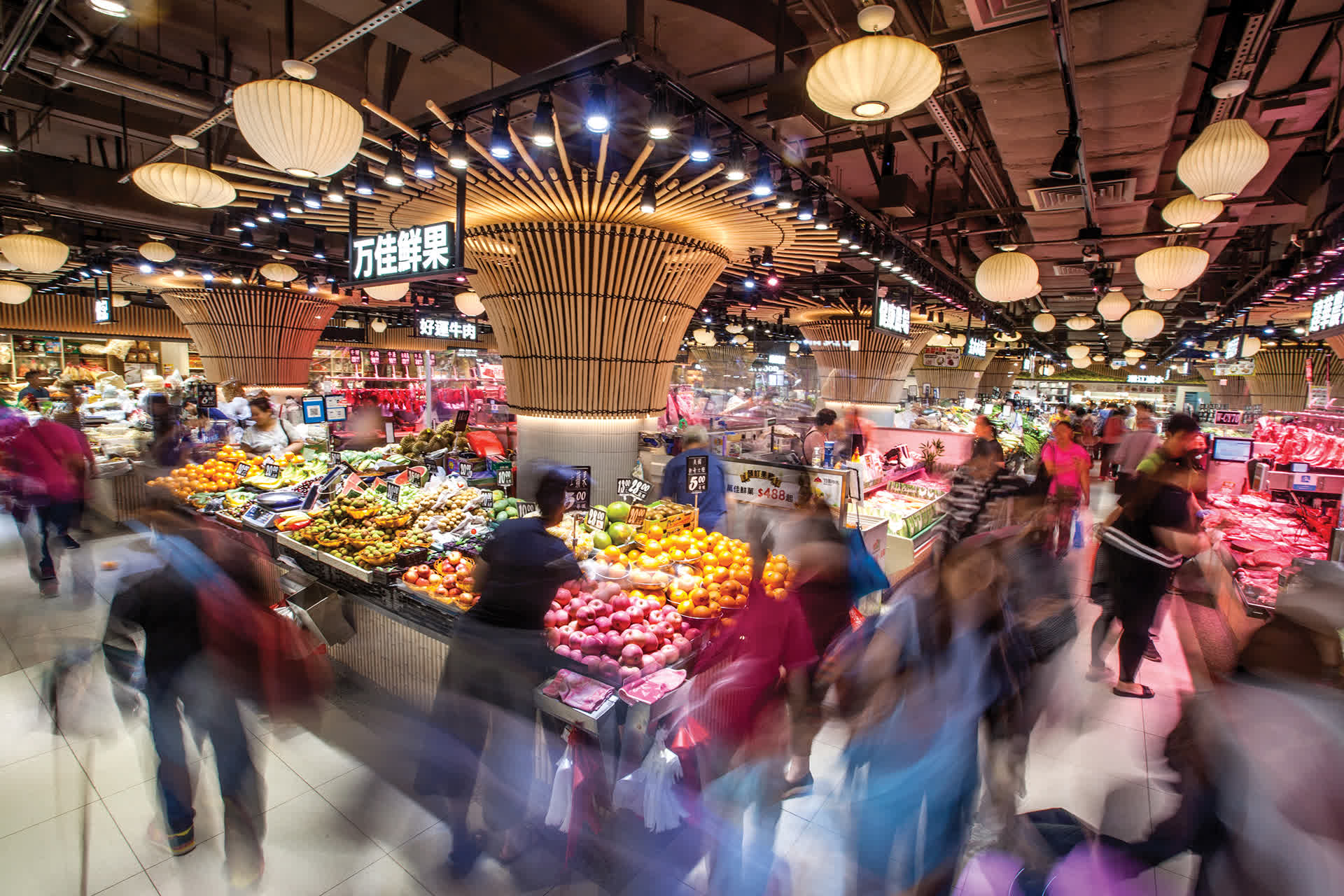 The renovated Link REIT fresh markets provide better shopping experience.