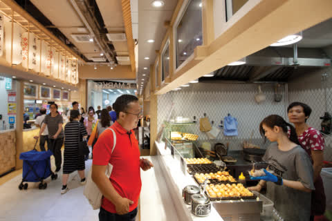 Cooked food lane in Link REIT T Market is a way to extend opening hours and attract people to fresh market for different reasons. Cooked food lane in Link REIT T Market is a way to extend opening hours and attract people to fresh market for different reasons.