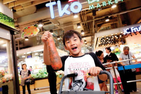 After renovating Link REIT fresh markets, younger visitors can learn about food in a safe and clean environment. After renovating Link REIT fresh markets, younger visitors can learn about food in a safe and clean environment.